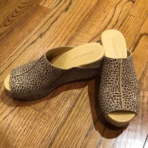 Unworn Chocolat Blu leopard print wedge